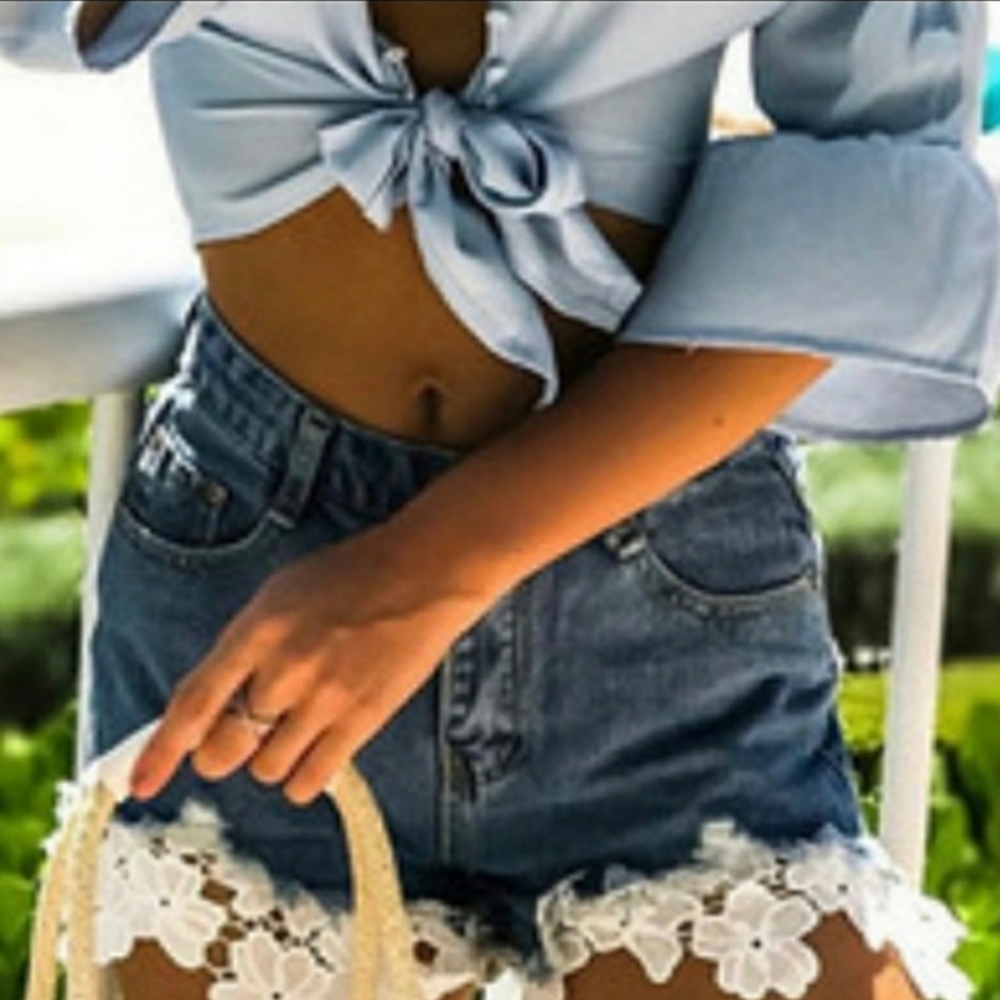 🆕 Floral Crochet Hem Denim Shorts - Picture 3 of 6